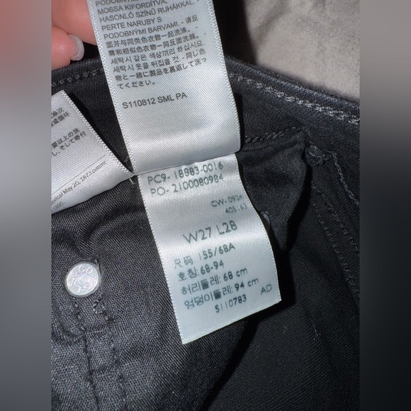 Levi’s 724 high rise straight black jeans, size 27 x 28 - Picture 5 of 5